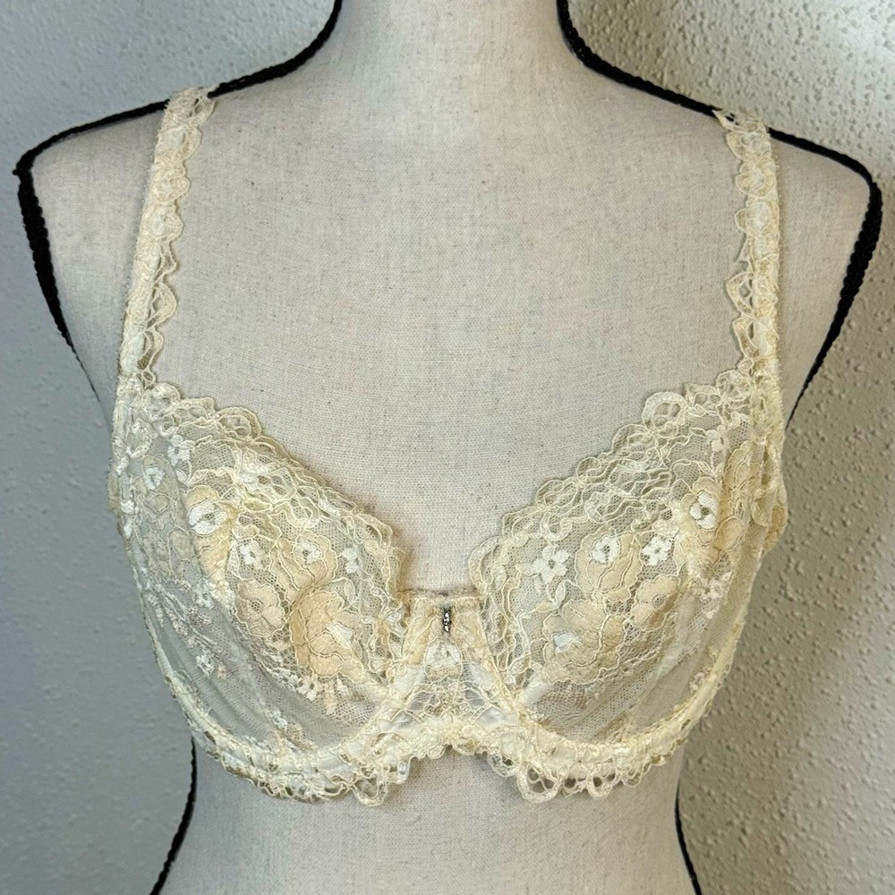 Victoria's Secret Body by Victoria Unlined Underwire Floral Lace Bra Ivory 36C